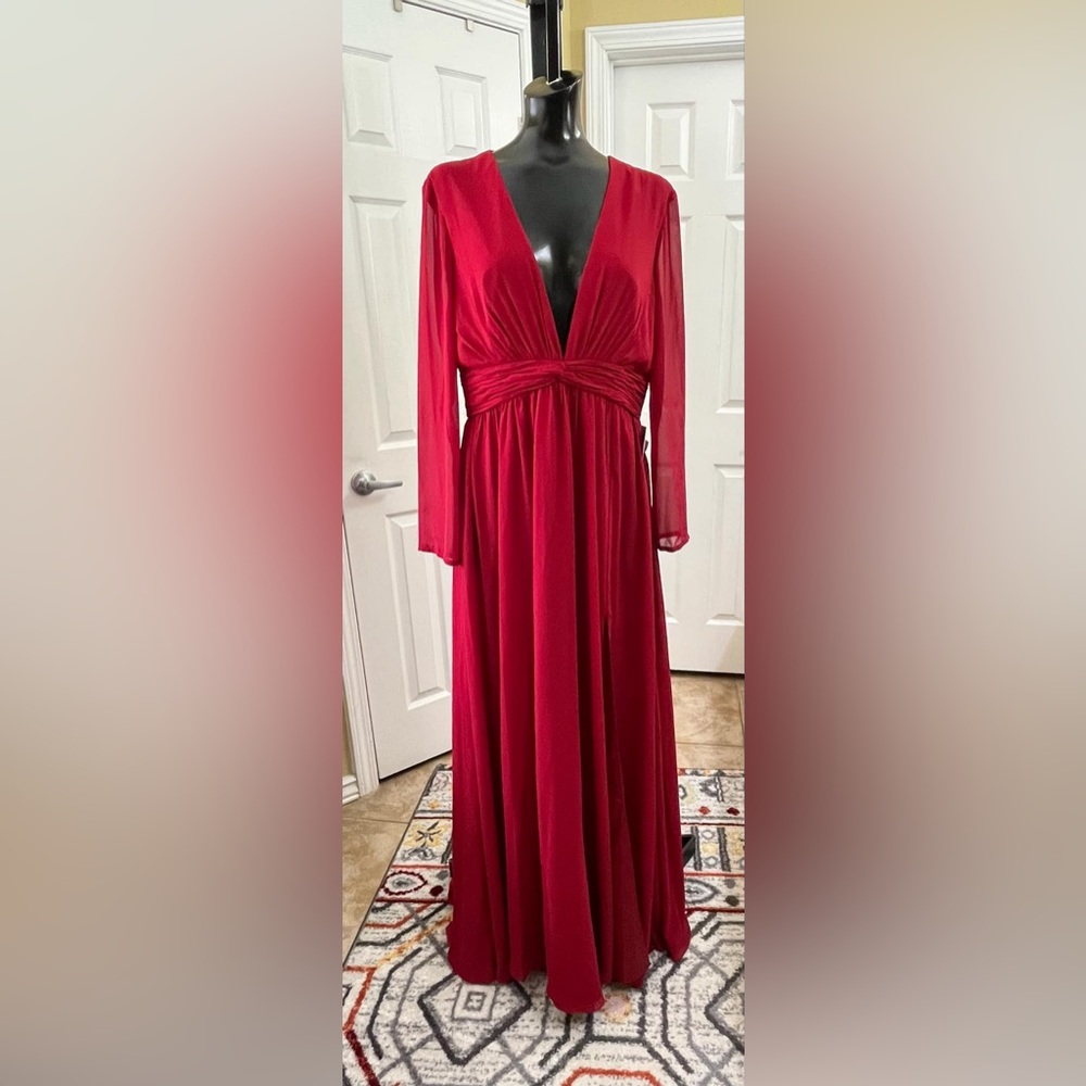 Long formal elegant Mac Duggal Gown